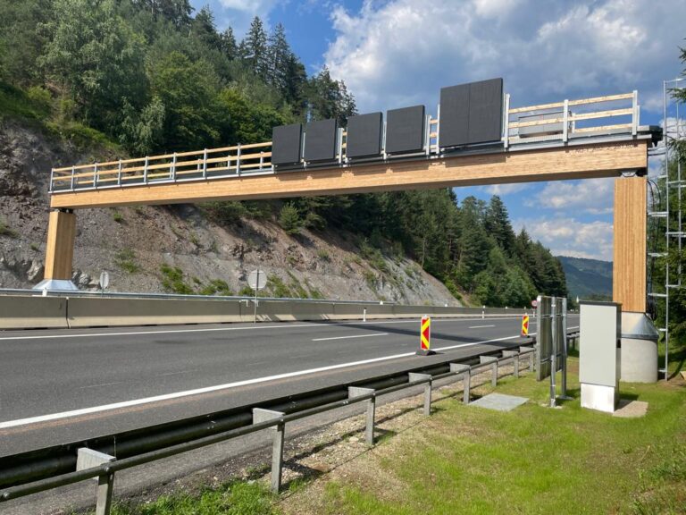 HASSLACHER Referenz Verkehrszeichenbrücke © ASFINAG